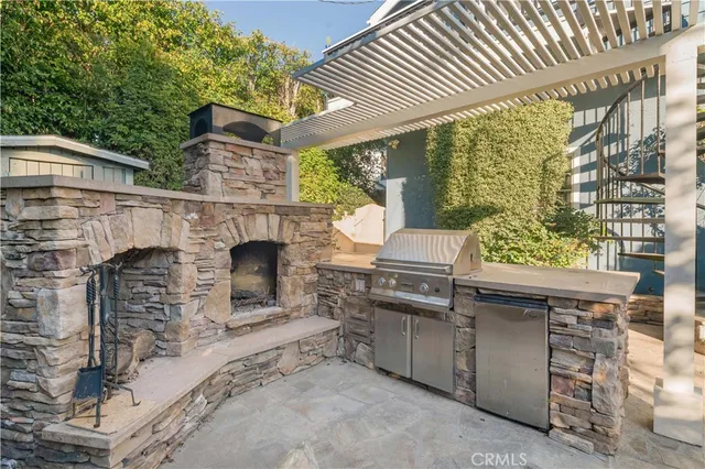 an outdoor view of house with outdoor seating