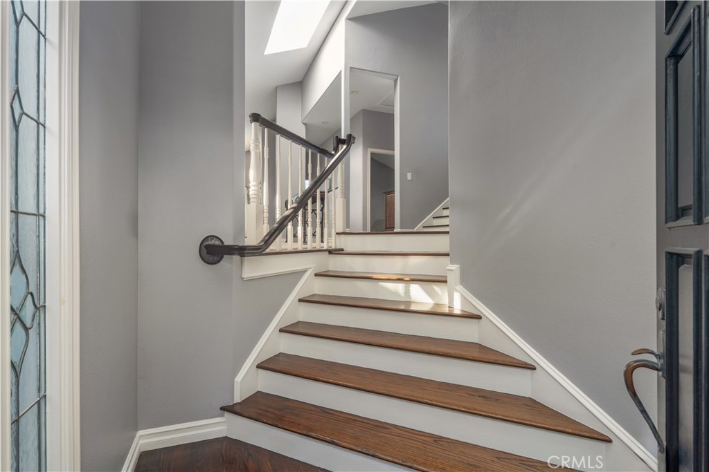 2201 Agnes Road Manhattan Beach, CA 90266 - Photo 3 of 36 a view of entryway