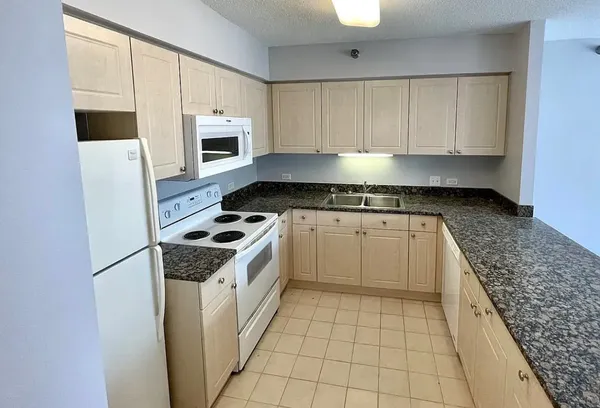 $1,975 | 512 North McClurg Court, Unit 2009, Chicago, IL 60611