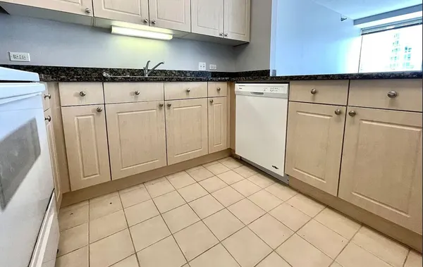 $1,975 | 512 North McClurg Court, Unit 2009, Chicago, IL 60611