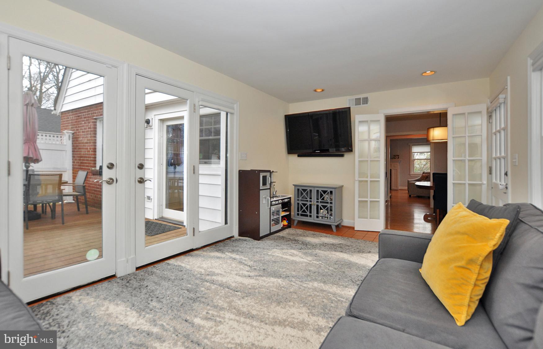 5303 Waneta Road Bethesda, MD 20816 - Photo 13 of 40 Family Room doors to Deck