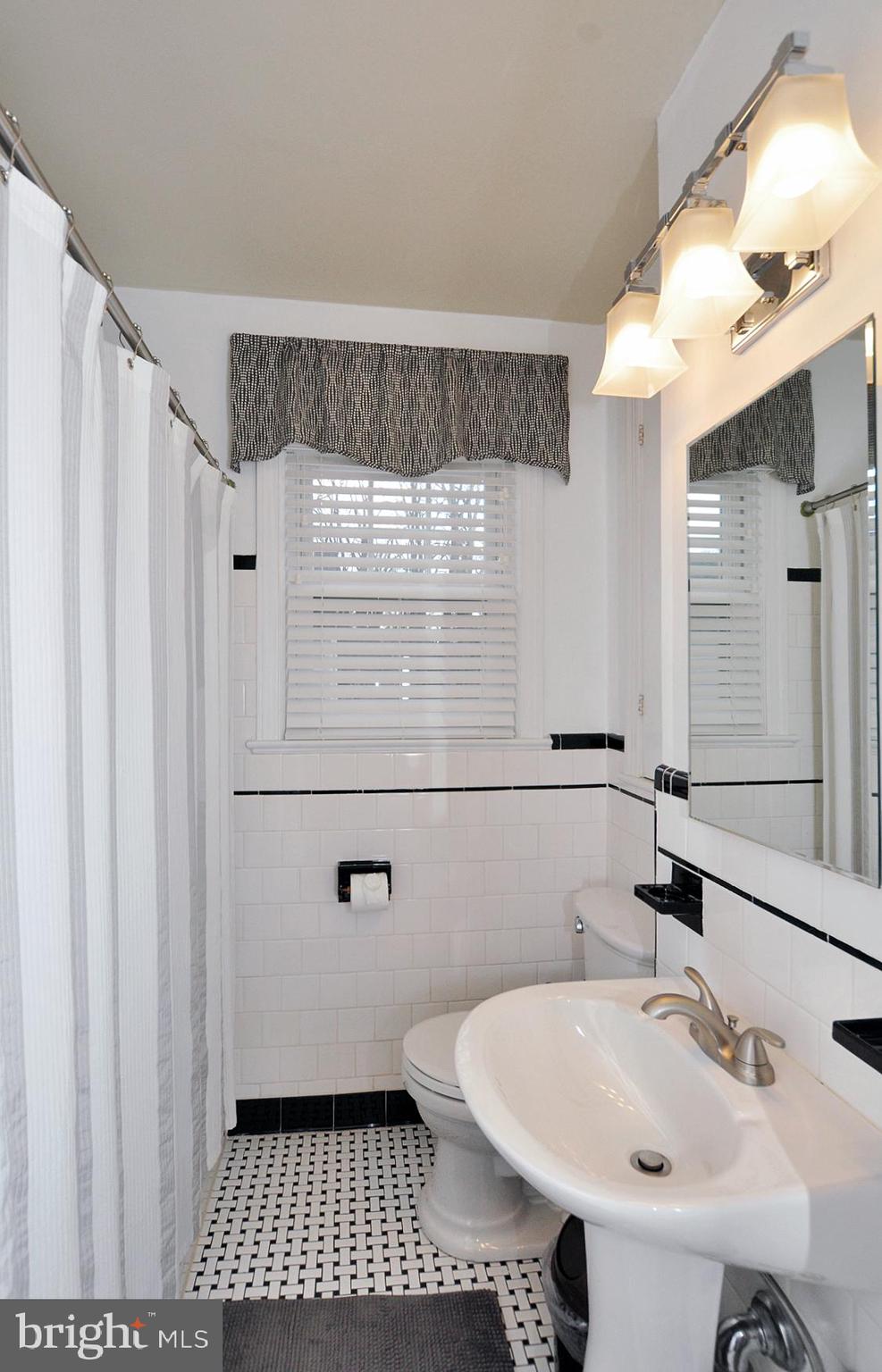 5303 Waneta Road Bethesda, MD 20816 - Photo 34 of 40 Main Level Bath