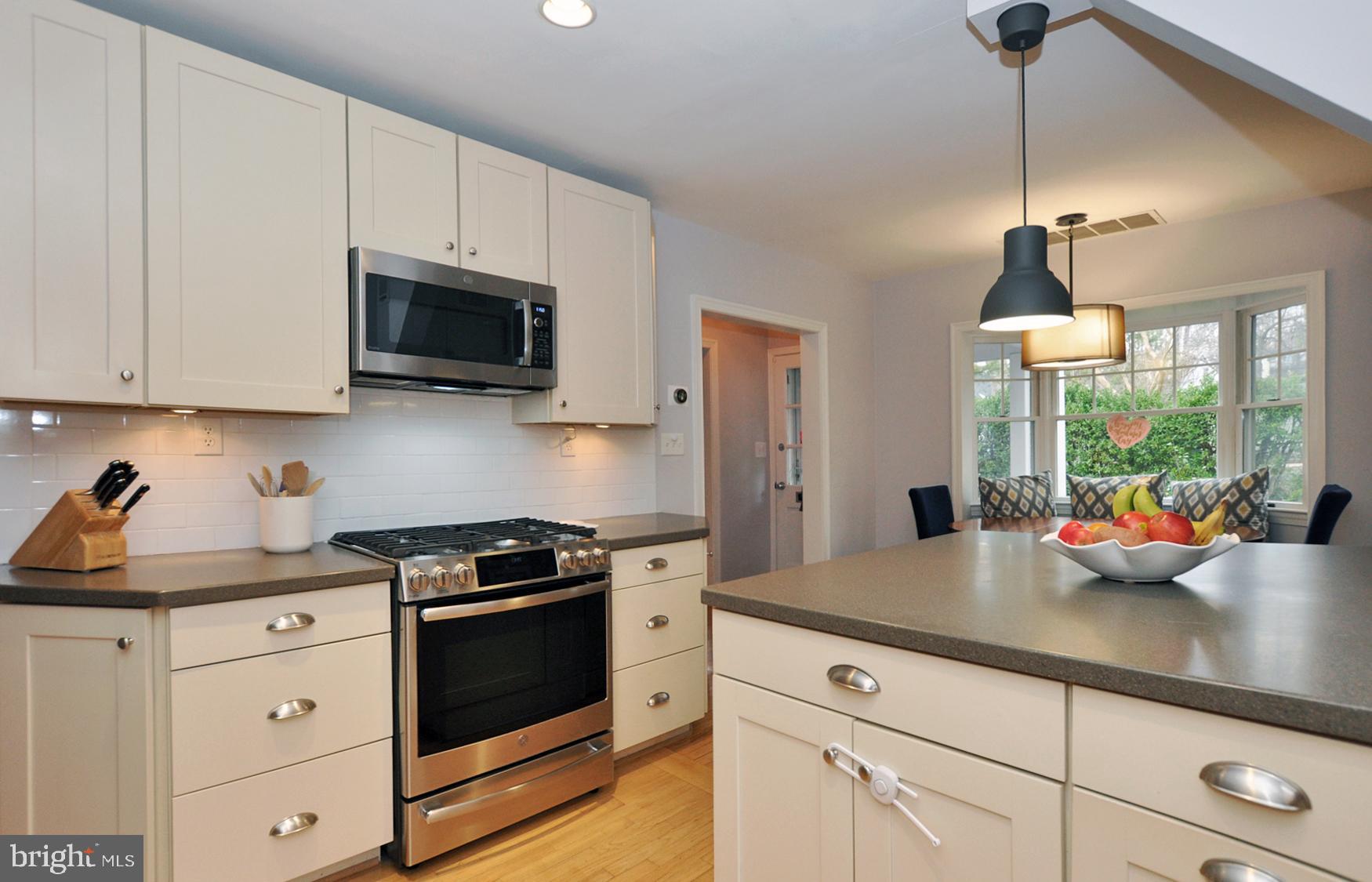 5303 Waneta Road Bethesda, MD 20816 - Photo 7 of 40 Kitchen has 5 burner gas stove
