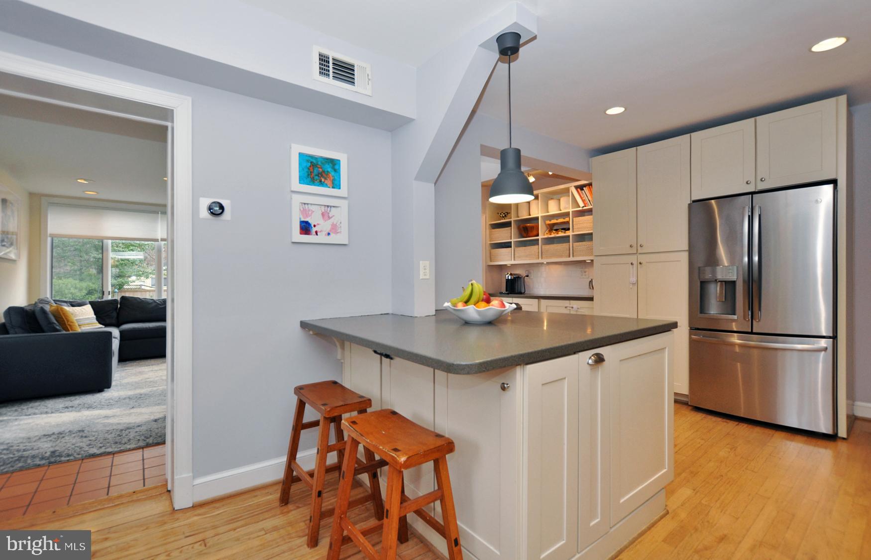 5303 Waneta Road Bethesda, MD 20816 - Photo 9 of 40 Kitchen Breakfast Bar