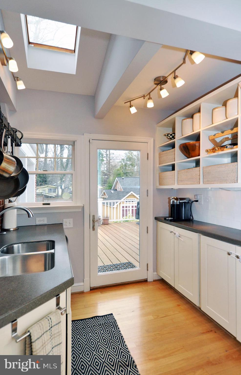 5303 Waneta Road Bethesda, MD 20816 - Photo 10 of 40 Exciting bright Kitchen