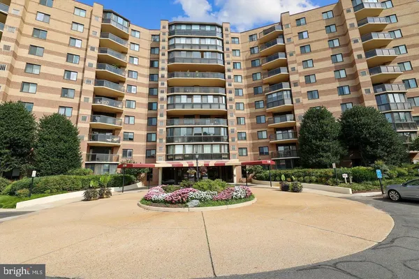 $2,800 | 8340 Greensboro Drive, Unit 220, McLean, VA 22102
