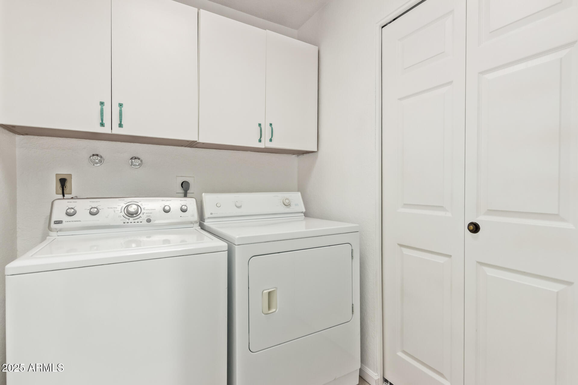4912 East Ludlow Drive Scottsdale, AZ 85254 - Photo 30 of 36 a utility room with dryer and washer