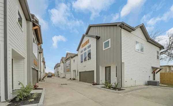 $2,250 | 5904 Gardendale Drive, Unit E, Houston, TX 77092