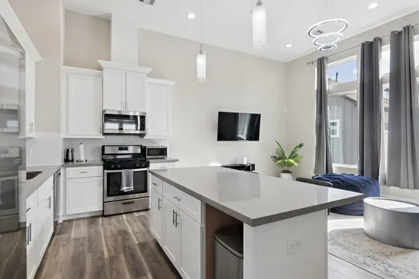 $2,250 | 5904 Gardendale Drive, Unit E, Houston, TX 77092