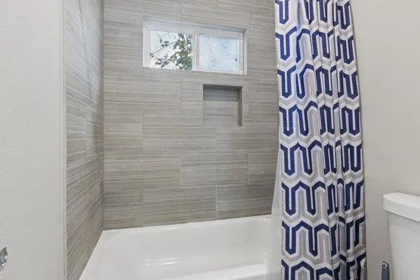 $2,250 | 5904 Gardendale Drive, Unit E, Houston, TX 77092