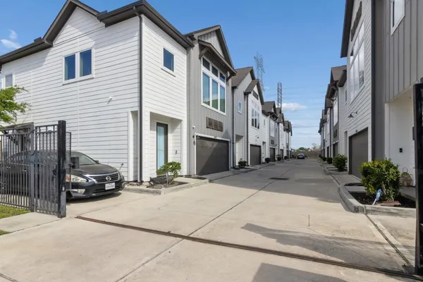 $2,250 | 5904 Gardendale Drive, Unit E, Houston, TX 77092