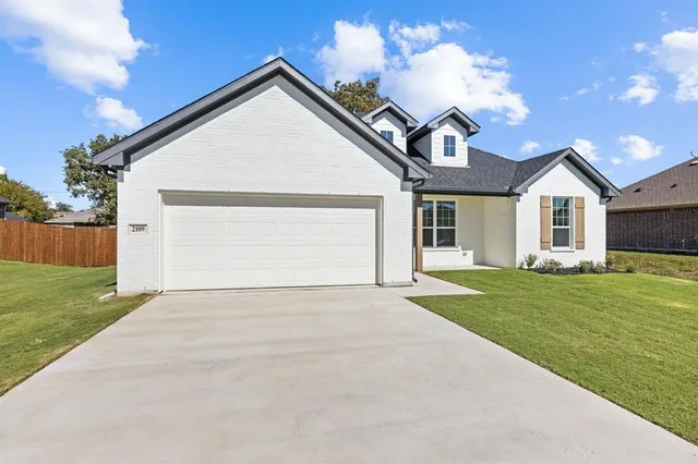 $404,900 | 2109 Briarwood Drive, Bridgeport, TX 76426