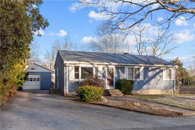$440,000 | 159 Old County Road, Smithfield, RI 02917
