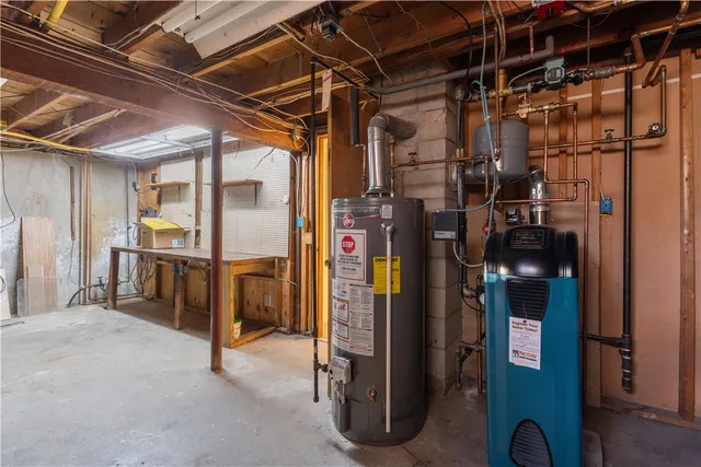 $440,000 | 159 Old County Road, Smithfield, RI 02917