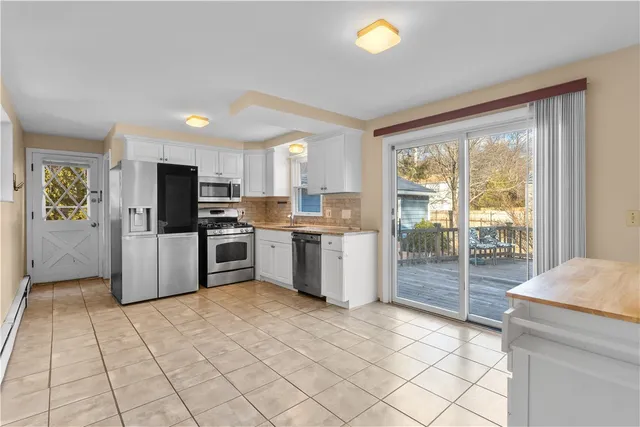 $440,000 | 159 Old County Road, Smithfield, RI 02917