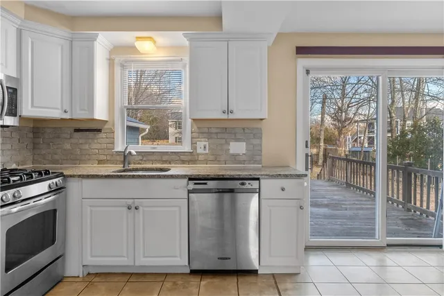 $440,000 | 159 Old County Road, Smithfield, RI 02917