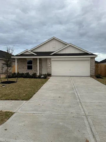 $219,000 | 8 Robin Court, Angleton, TX 77515