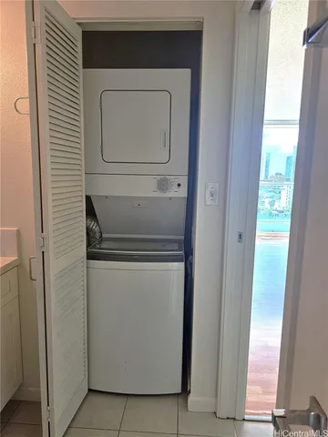 $2,190 | 1448 Young Street, Unit 1107, Honolulu, HI 96814