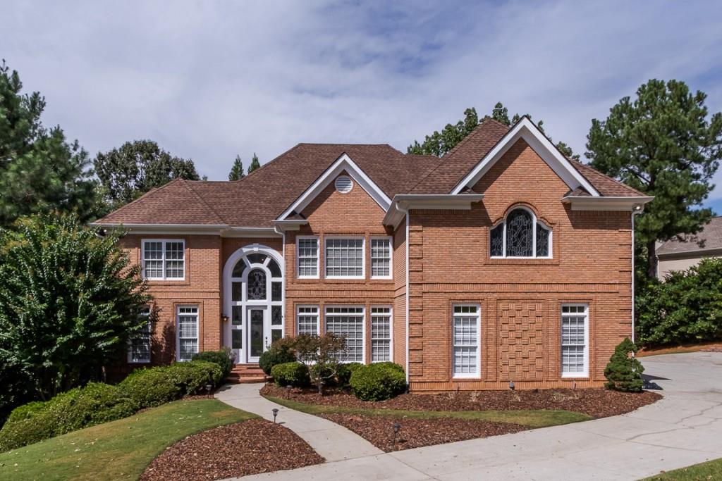 Welcome to 8405 Sentinae Chase Dr in coveted S/T community of Sentinel on The River in East Roswell