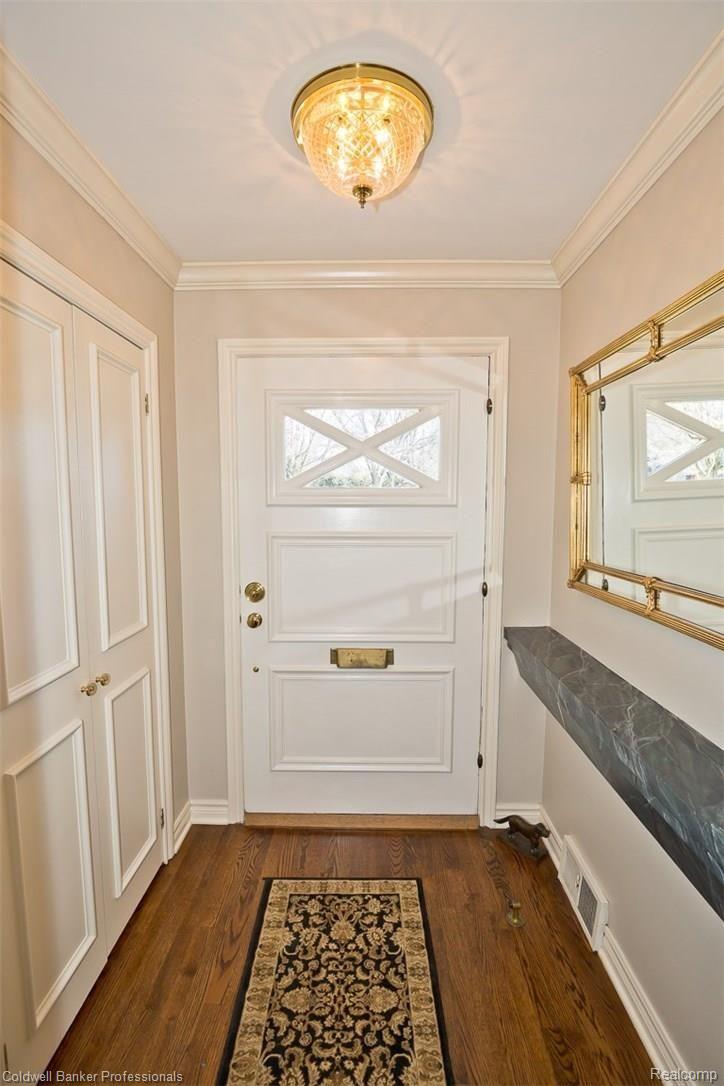 601 North Glengarry Road Bloomfield Hills, MI 48301 - Photo 6 of 63 592A1753.jpg