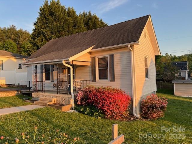 70 3rd Street, Unit 87 Marion, NC 28752 - Photo 22 of 22 a front view of a house with garden