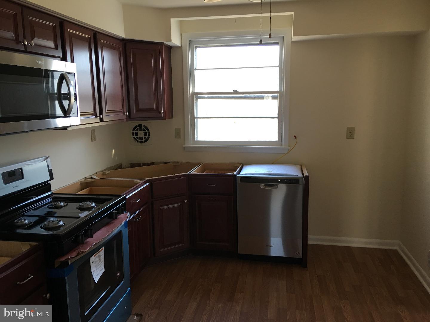 291 Poplar Road Warminster, PA 18974 - Photo 8 of 17 Kitchen
