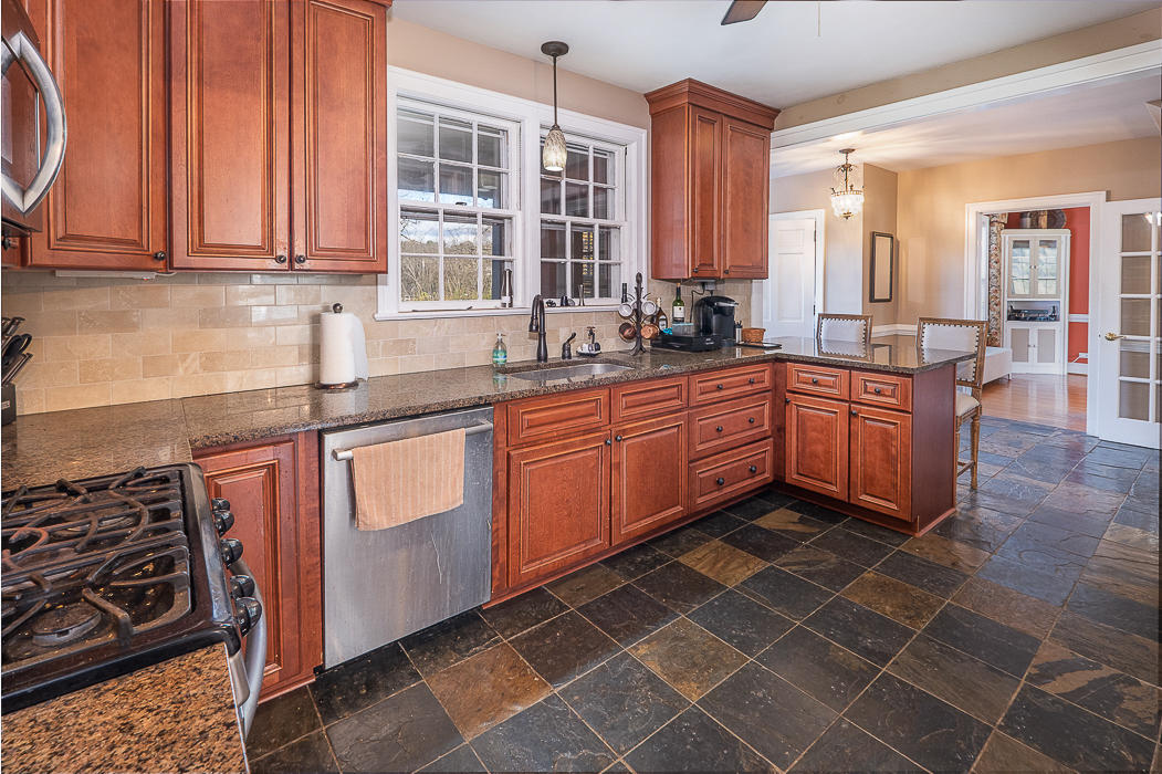 8347 Roanoke Road Fincastle, VA 24090 - Photo 18 of 60 Kitchen