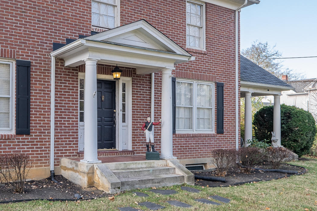 8347 Roanoke Road Fincastle, VA 24090 - Photo 4 of 60 Covered front entry