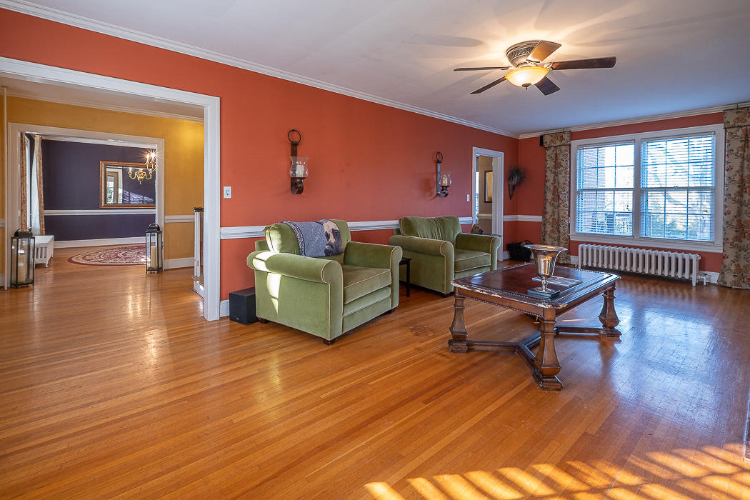 8347 Roanoke Road Fincastle, VA 24090 - Photo 7 of 60 Living Room