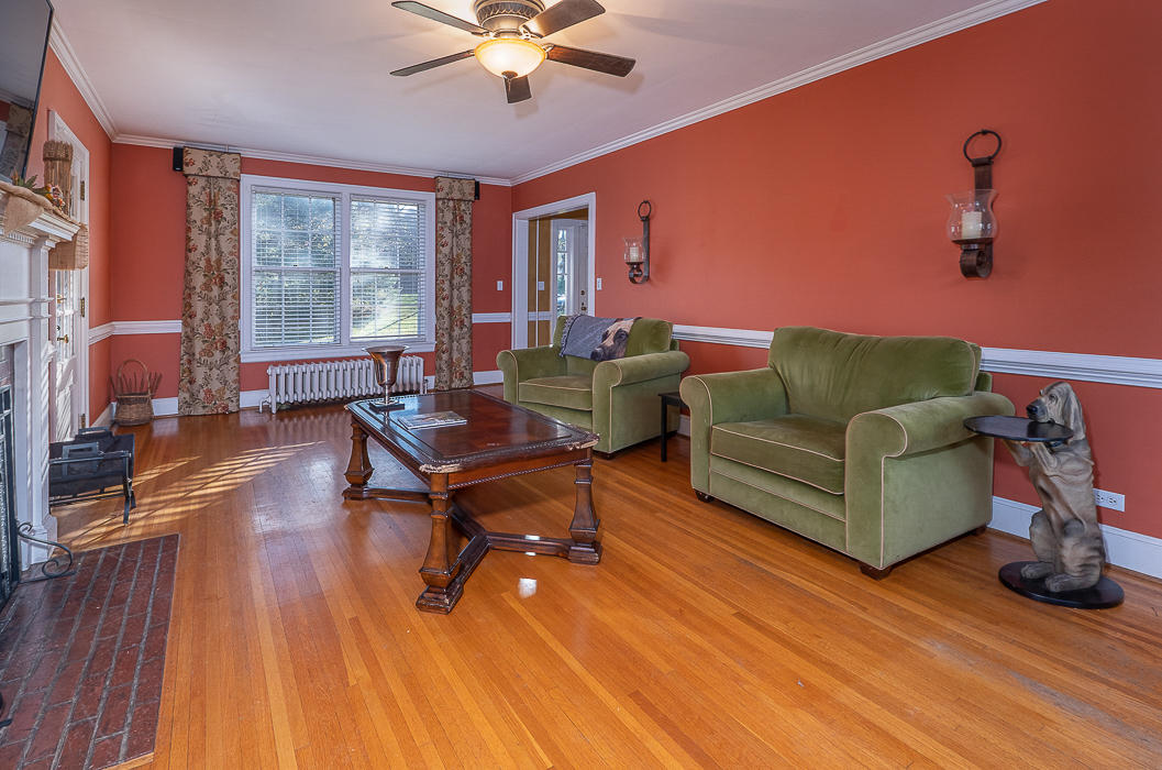 8347 Roanoke Road Fincastle, VA 24090 - Photo 10 of 60 Living Room