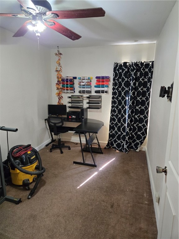 1831 East Clay Street Decatur, IL 62521 - Photo 6 of 15 a livingroom with furniture and a potted plant
