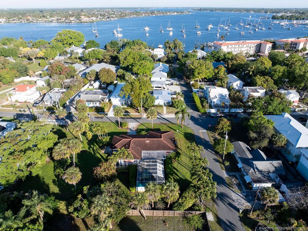 701 Southwest Cleveland Avenue Stuart, FL 34994 - Photo 9 of 47