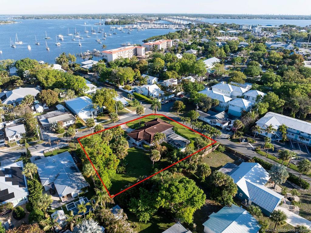 701 Southwest Cleveland Avenue Stuart, FL 34994 - Photo 10 of 47