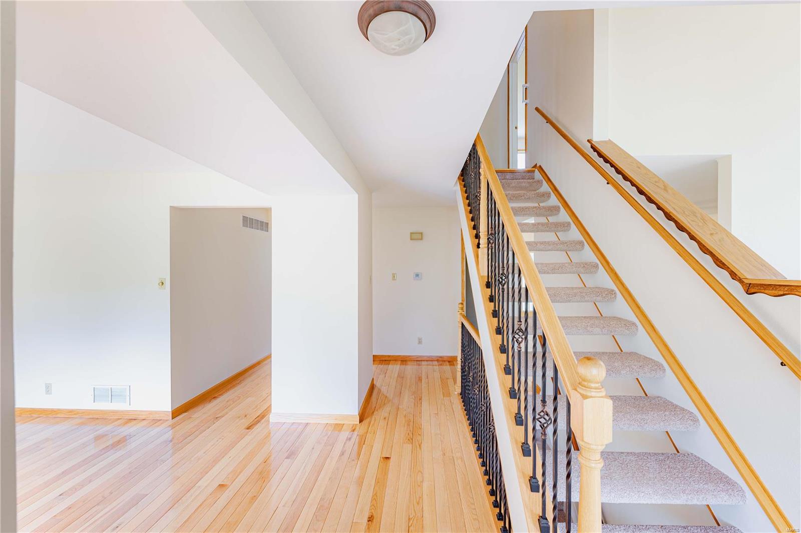 902 Ridge Tree Lane St. Louis, MO 63131 - Photo 4 of 41 Gallery Image 4