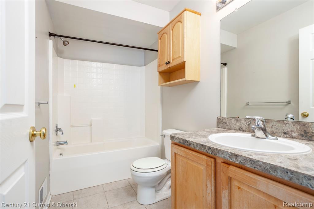 16944 Farmington Road, Unit 22 Livonia, MI 48154 - Photo 15 of 25