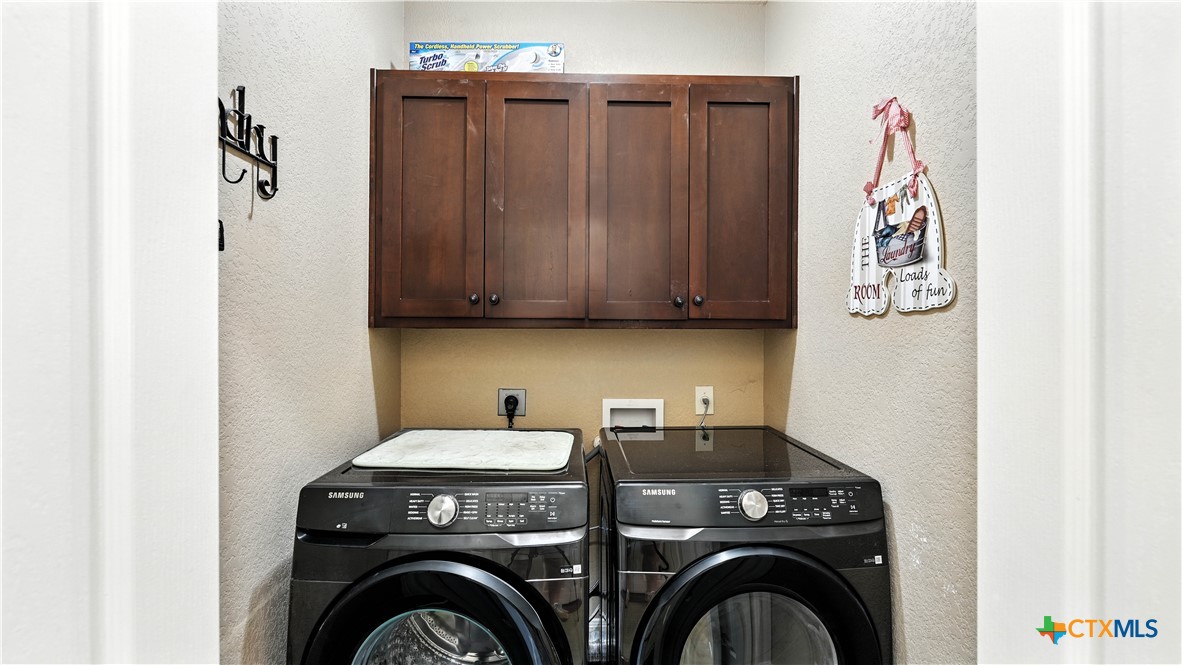 121 Carrizo Ridge Floresville, TX 78114 - Photo 35 of 43 a utility room with dryer and washer