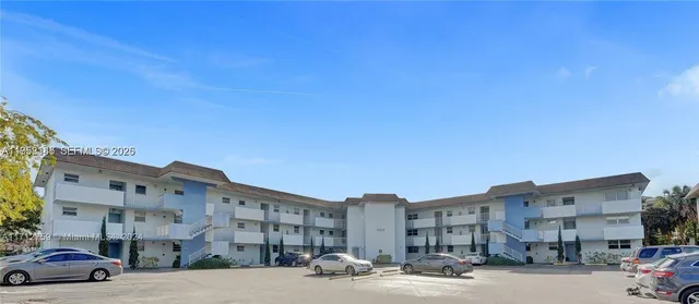 $180,000 | 1400 Tallwood Avenue, Unit 204, Hollywood, FL 33021