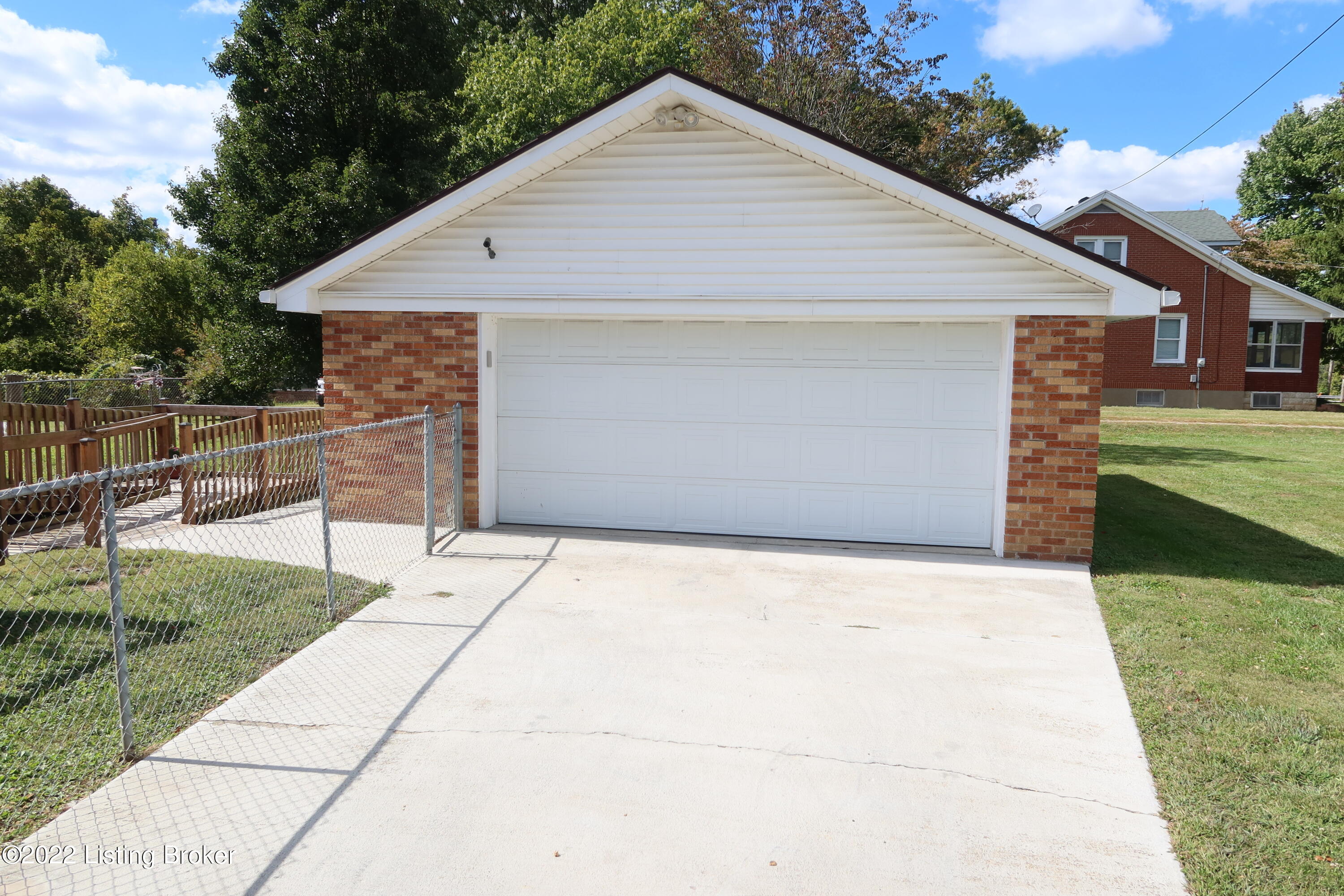 7502 Westbrook Road Louisville, KY 40258 - Photo 5 of 46 2022-09-29 02.03.56