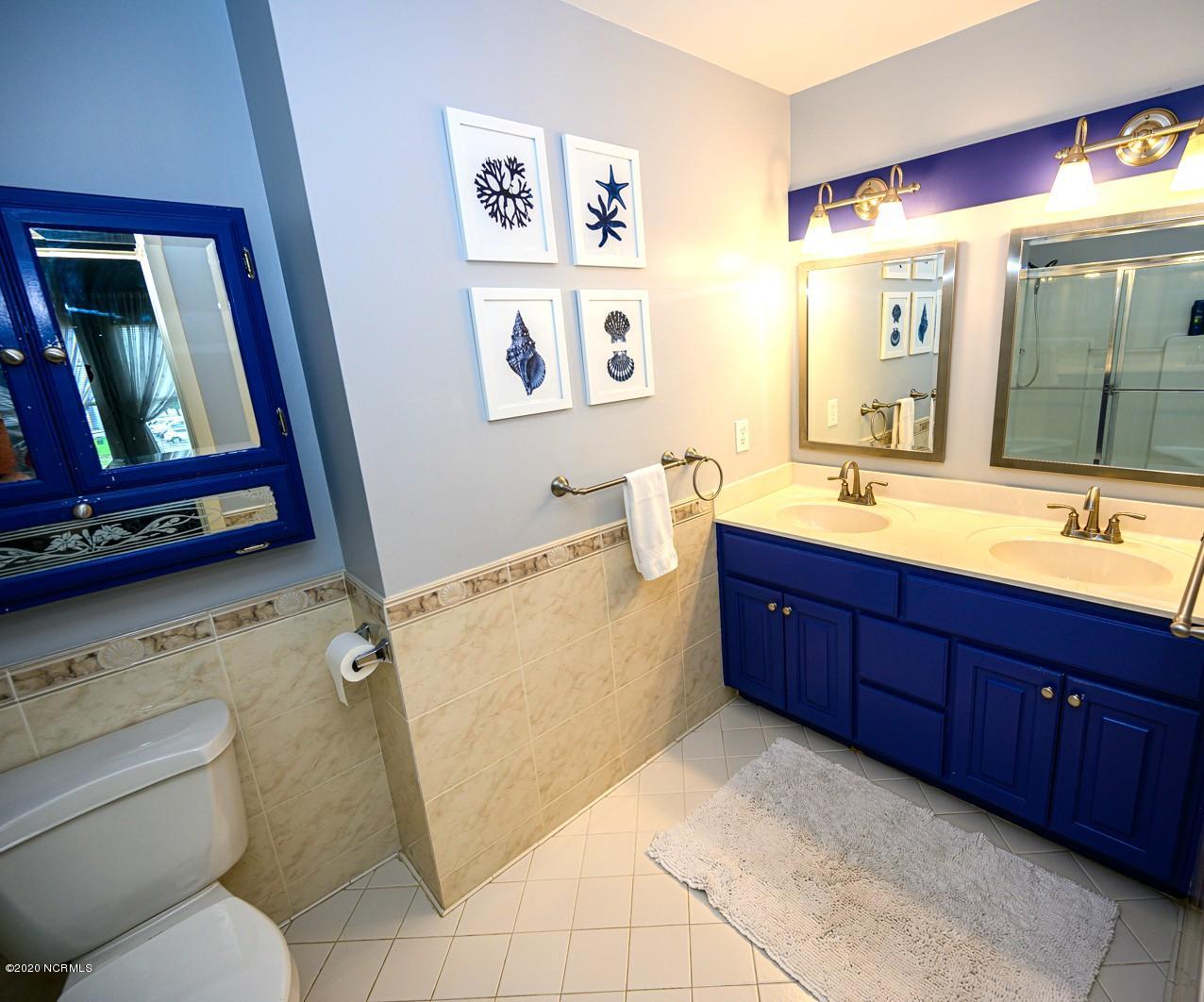 212 Middle Street, Unit 301 New Bern, NC 28560 - Photo 16 of 25 master bath 3