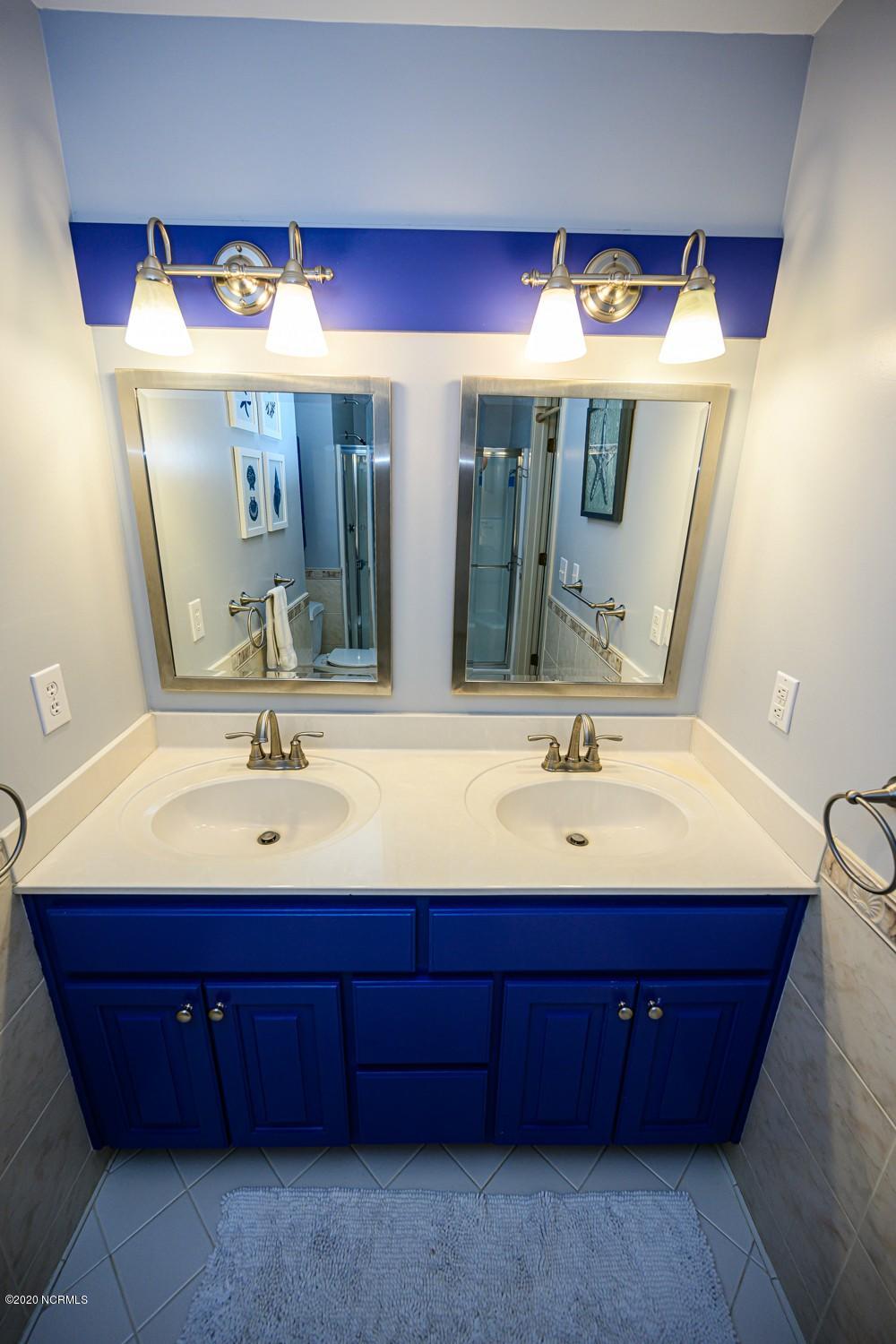 212 Middle Street, Unit 301 New Bern, NC 28560 - Photo 17 of 25 master bath 2