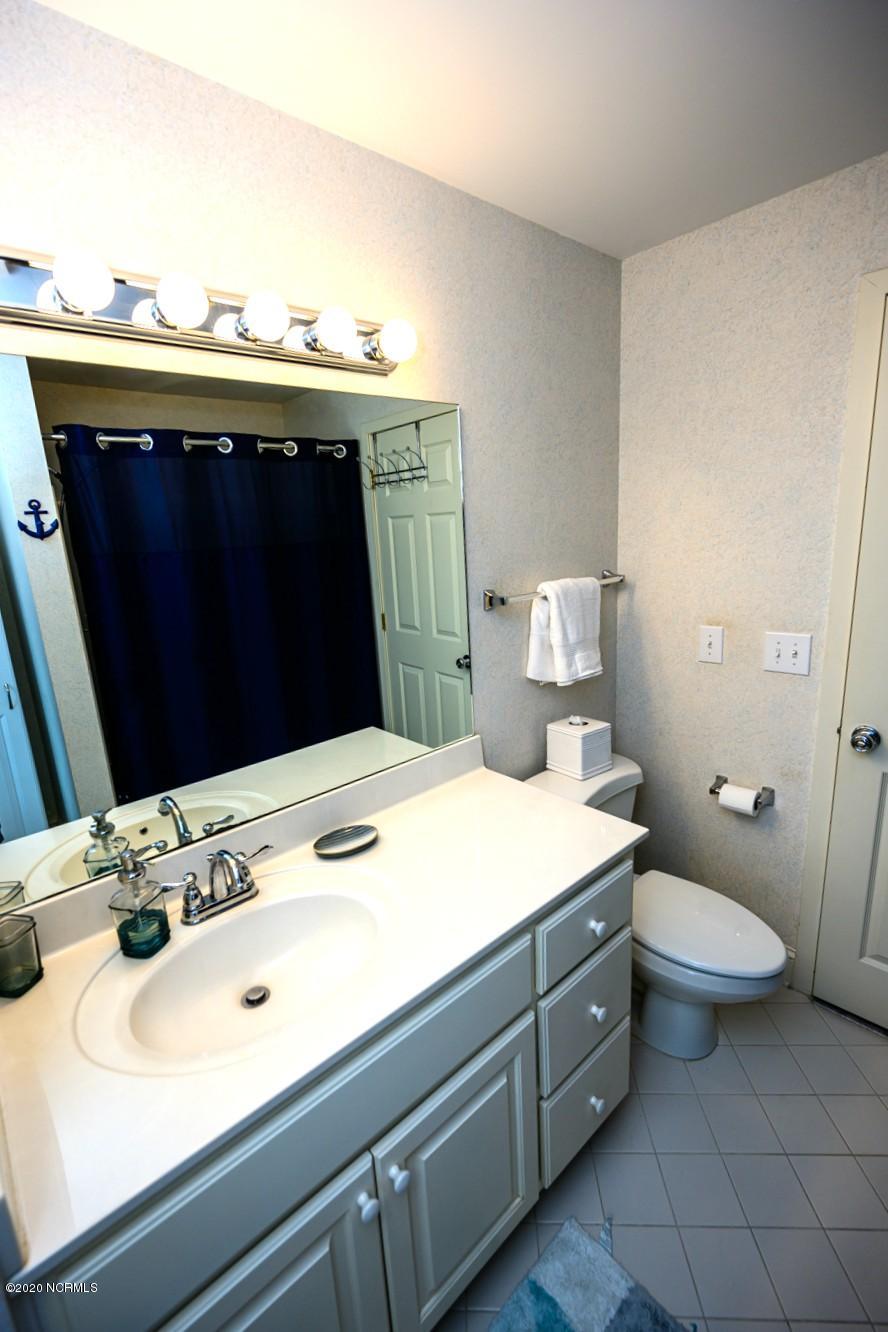 212 Middle Street, Unit 301 New Bern, NC 28560 - Photo 19 of 25 hall bath