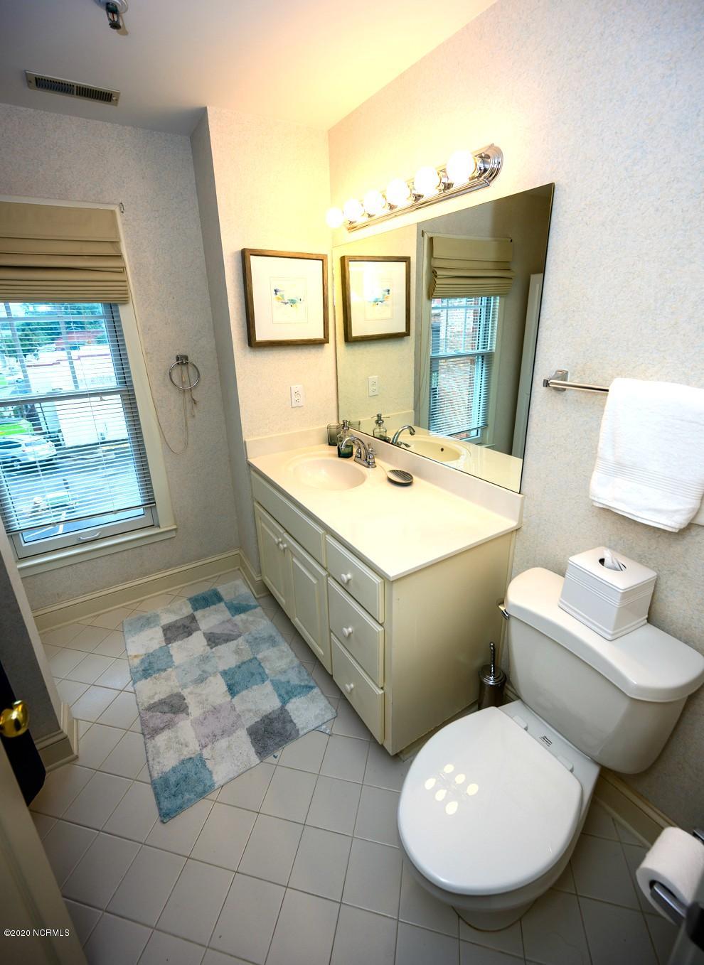 212 Middle Street, Unit 301 New Bern, NC 28560 - Photo 21 of 25 hallbath 2
