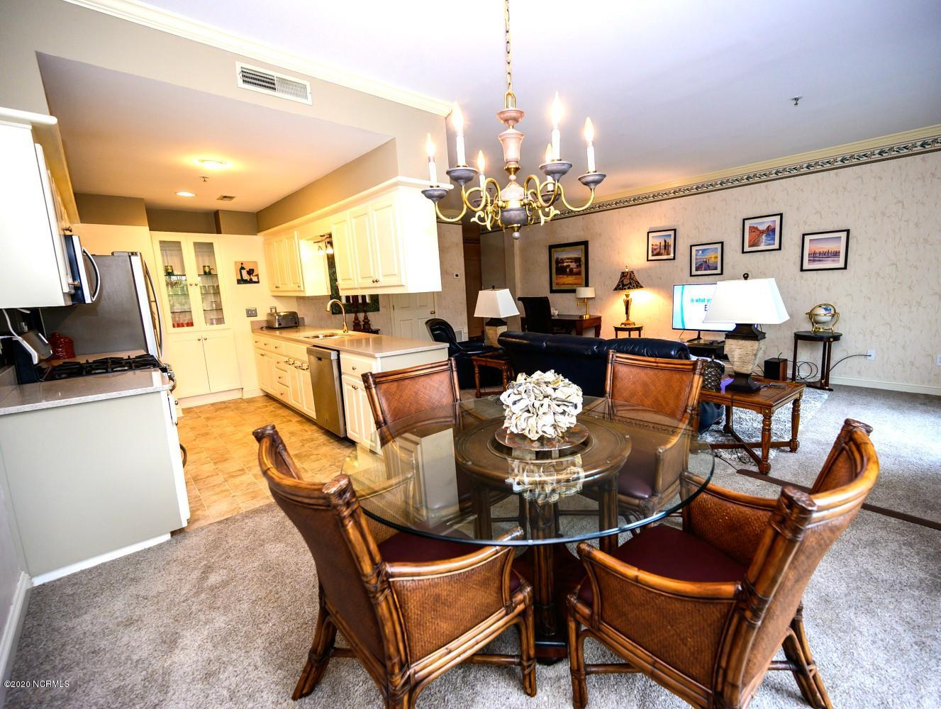 212 Middle Street, Unit 301 New Bern, NC 28560 - Photo 8 of 25 dining room to lr