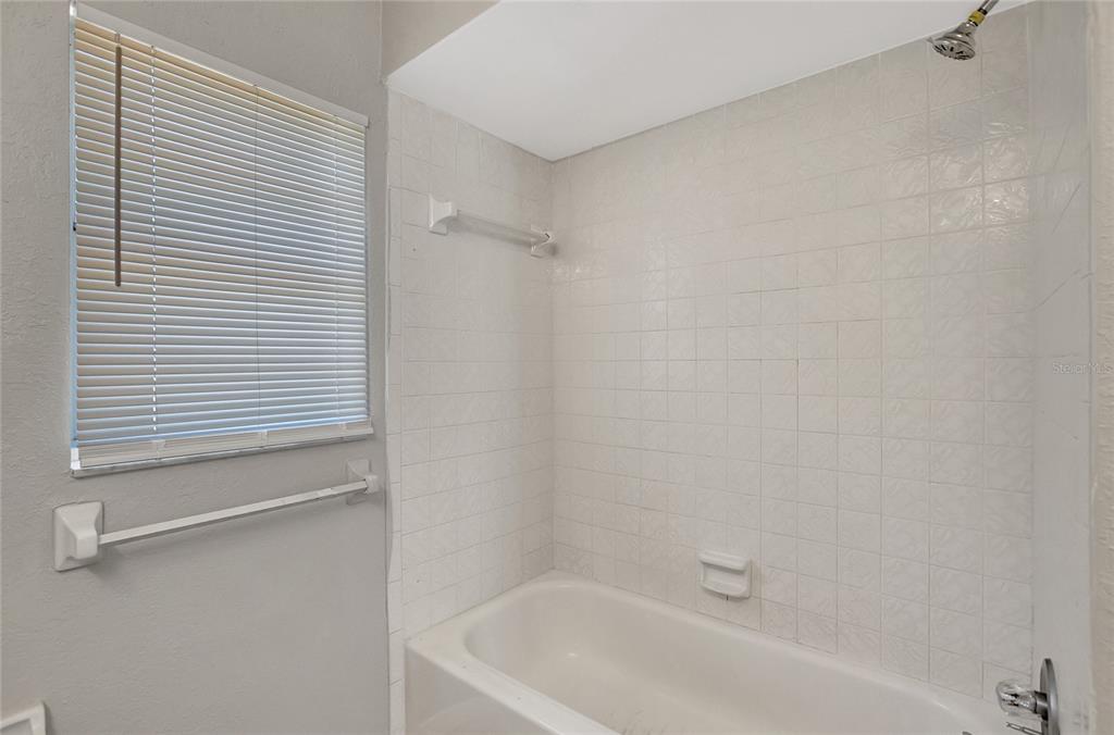 114 Barkfield Street Brandon, FL 33511 - Photo 43 of 59 a bathroom with a bathtub