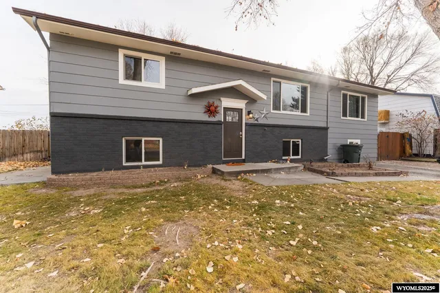 $349,000 | 1013 Eastview Drive, Riverton, WY 82501