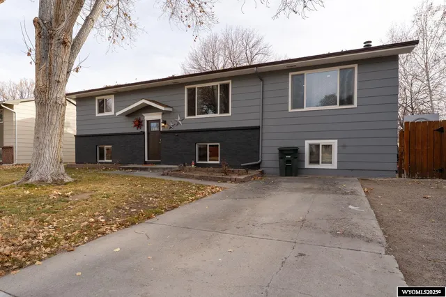 $349,000 | 1013 Eastview Drive, Riverton, WY 82501