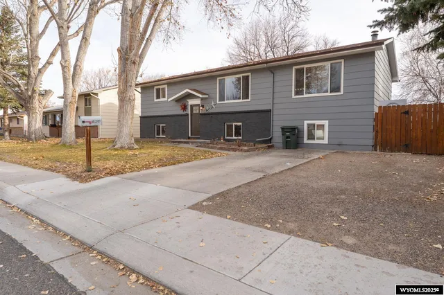$349,000 | 1013 Eastview Drive, Riverton, WY 82501