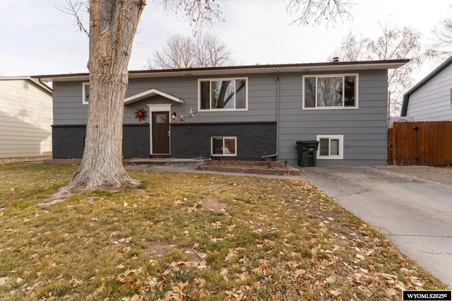 $349,000 | 1013 Eastview Drive, Riverton, WY 82501