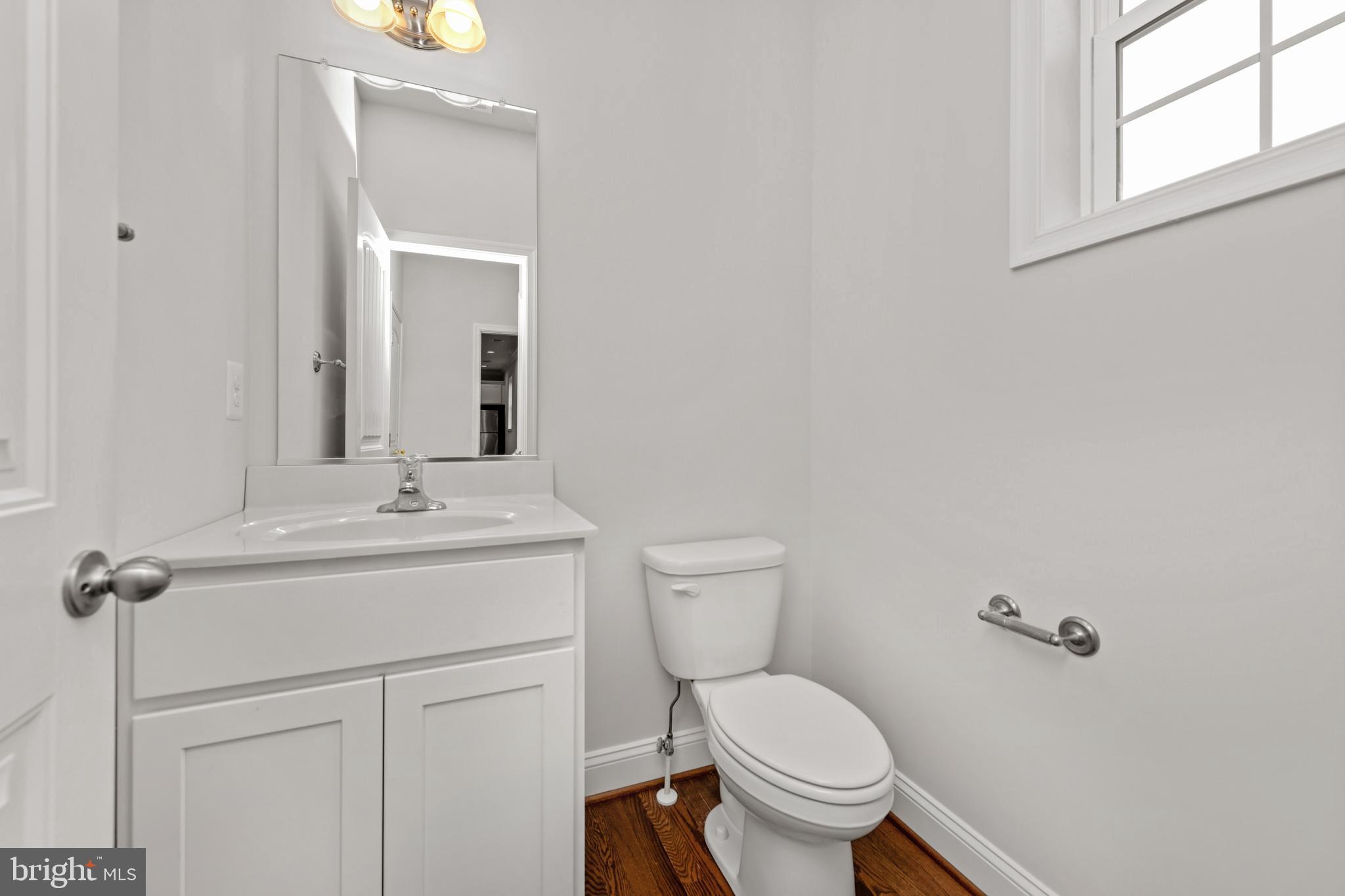 414 Salisbury Road Edgewater, MD 21037 - Photo 10 of 35 Flrst Floor Half Bath