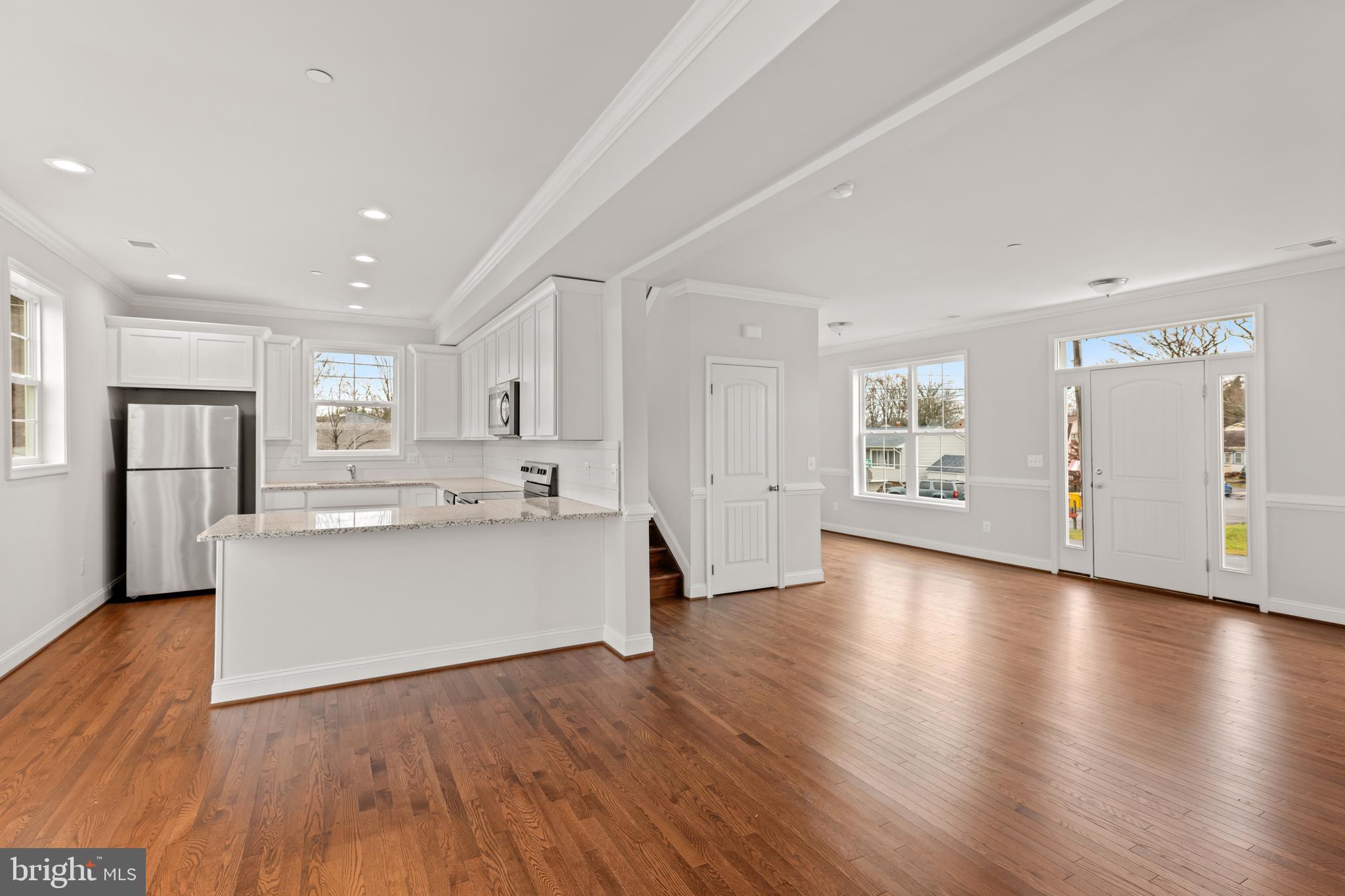 414 Salisbury Road Edgewater, MD 21037 - Photo 7 of 35 Spacious Living